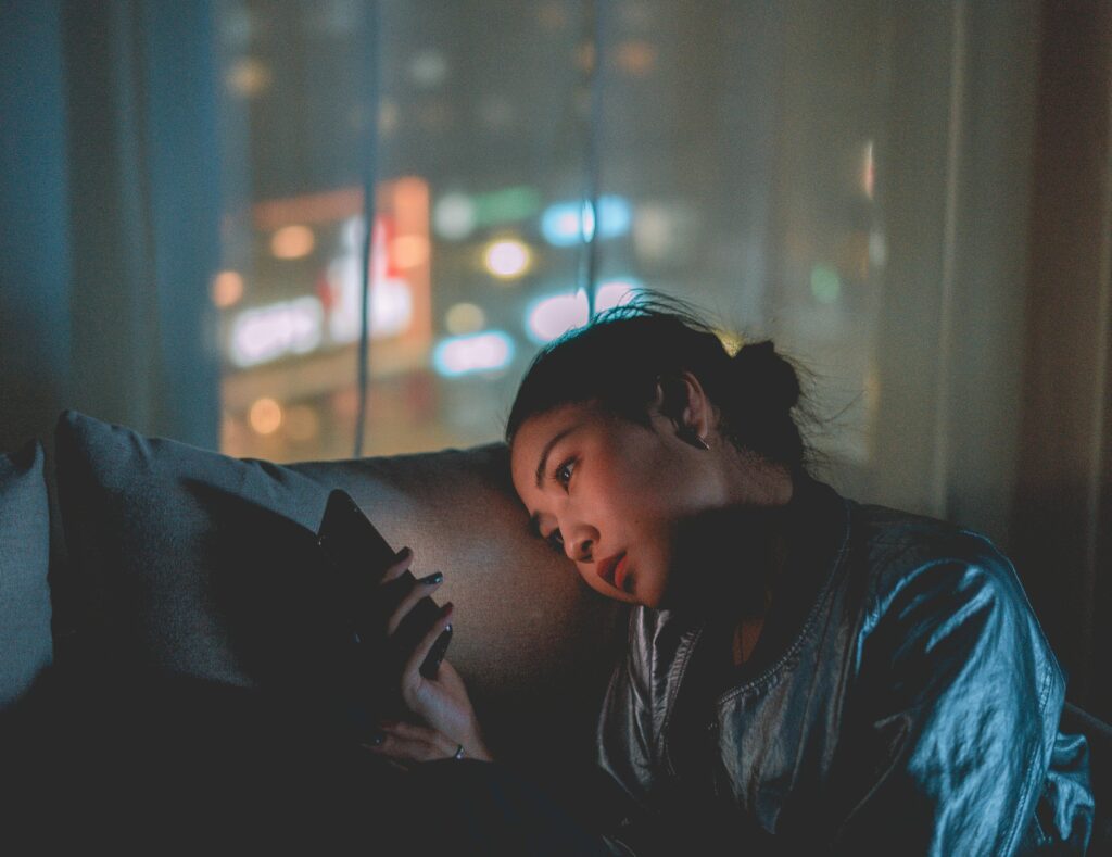 flirty texting tips
texting a crush
how to text someone you like
how to impress a girl over text
text messaging tips
romantic text ideas
texting a crush